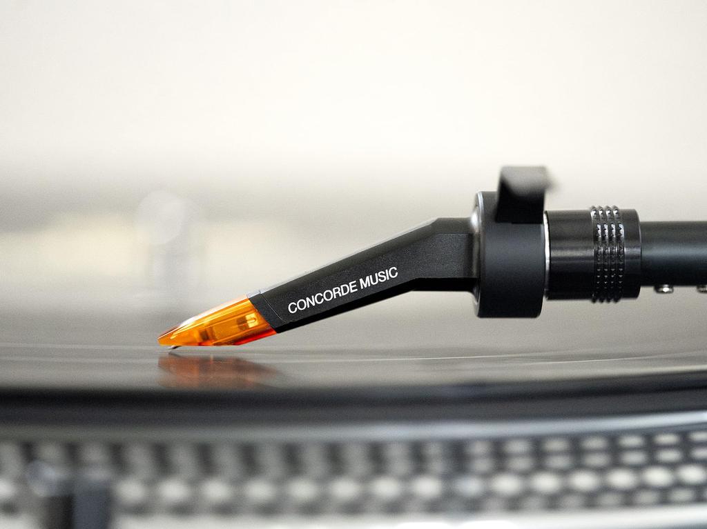 Ortofon Concorde Music Bronze Phono Cartridge Installation on Tonearm - Tool-Free S-Shaped