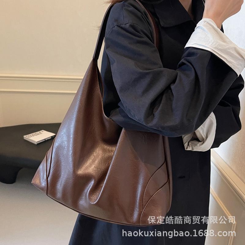 Retro commuter tote bag women's large capacity 2025 new autumn and winter casual shoulder bag premium sense child and mother bag