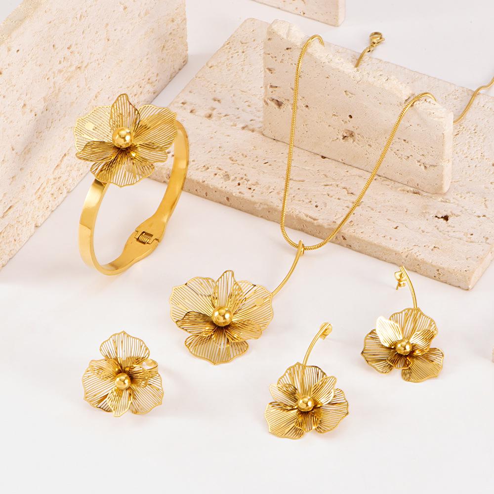 Exaggerated Pearl Flower Necklace Set: European & American Titanium Steel 4-Piece