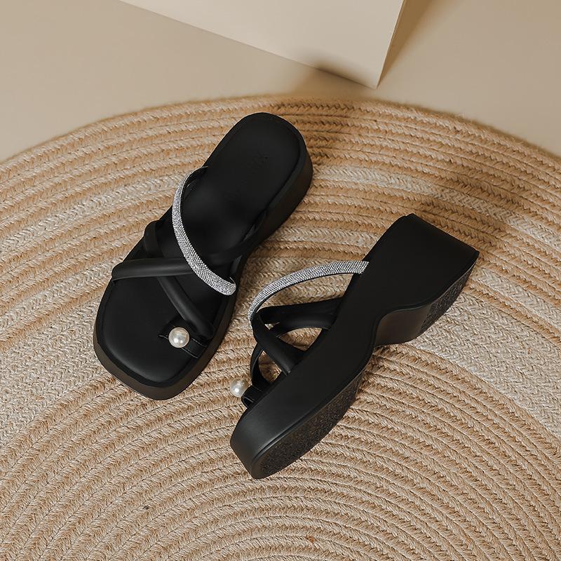 Thick-soled Sandals for Women In Summer New Style Pearl Rhinestone Clip Toe Outer Sandals Sponge Cake Sole Flip-flops for Women