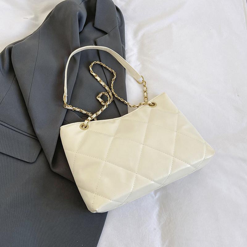 2023 Winter New Women's Bag Fashion Street Trend Shoulder Bag Retro Casual Crossbody Bag Rhombic Chain Tote Bag In Black