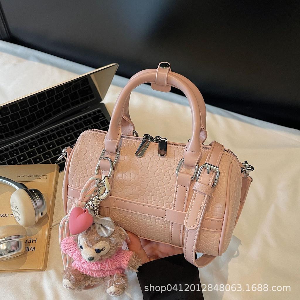 Korean version of simple pillow bag summer hand bag women's 2025 new fashion design texture shoulder messenger bag