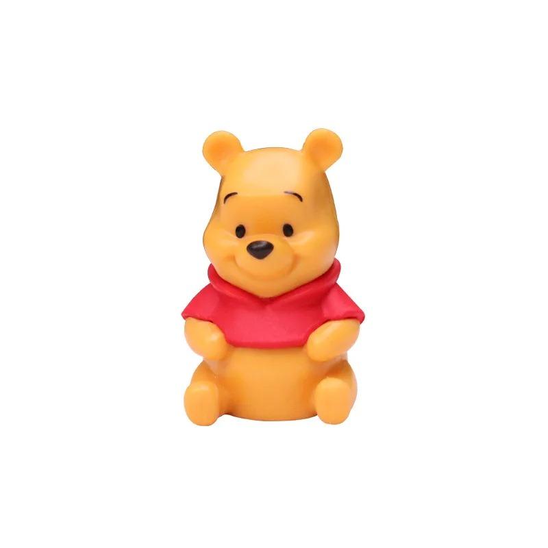 10 figurine de acțiune cu Winnie the Pooh, un personaj de desene animate Disney, inclusiv Pooh însuși și prietenii săi