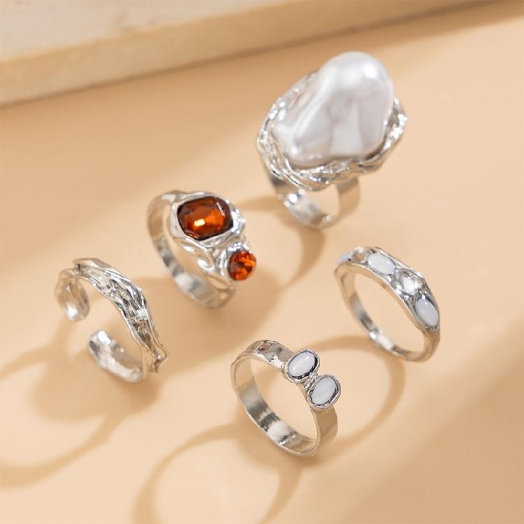 Fashionable Adjustable Flower Rings Set With Stylish Pearls Highlight Accessory for Women’s Everyday And Party Looks