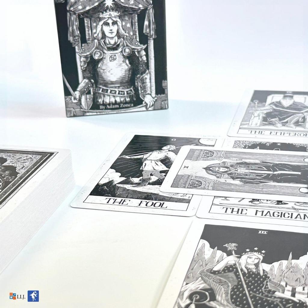 Tarot Cards Weighted Version 78 Sheets Tarot Fortune Telling Ritual Japanese Explanation Manual Included I.I.J [Black Tarot] [Genuine Product]