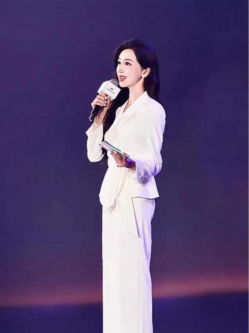 Elegant Women s White Lace-Up Suit: Sleek High-End Spring/Autumn Two-Piece Set S
