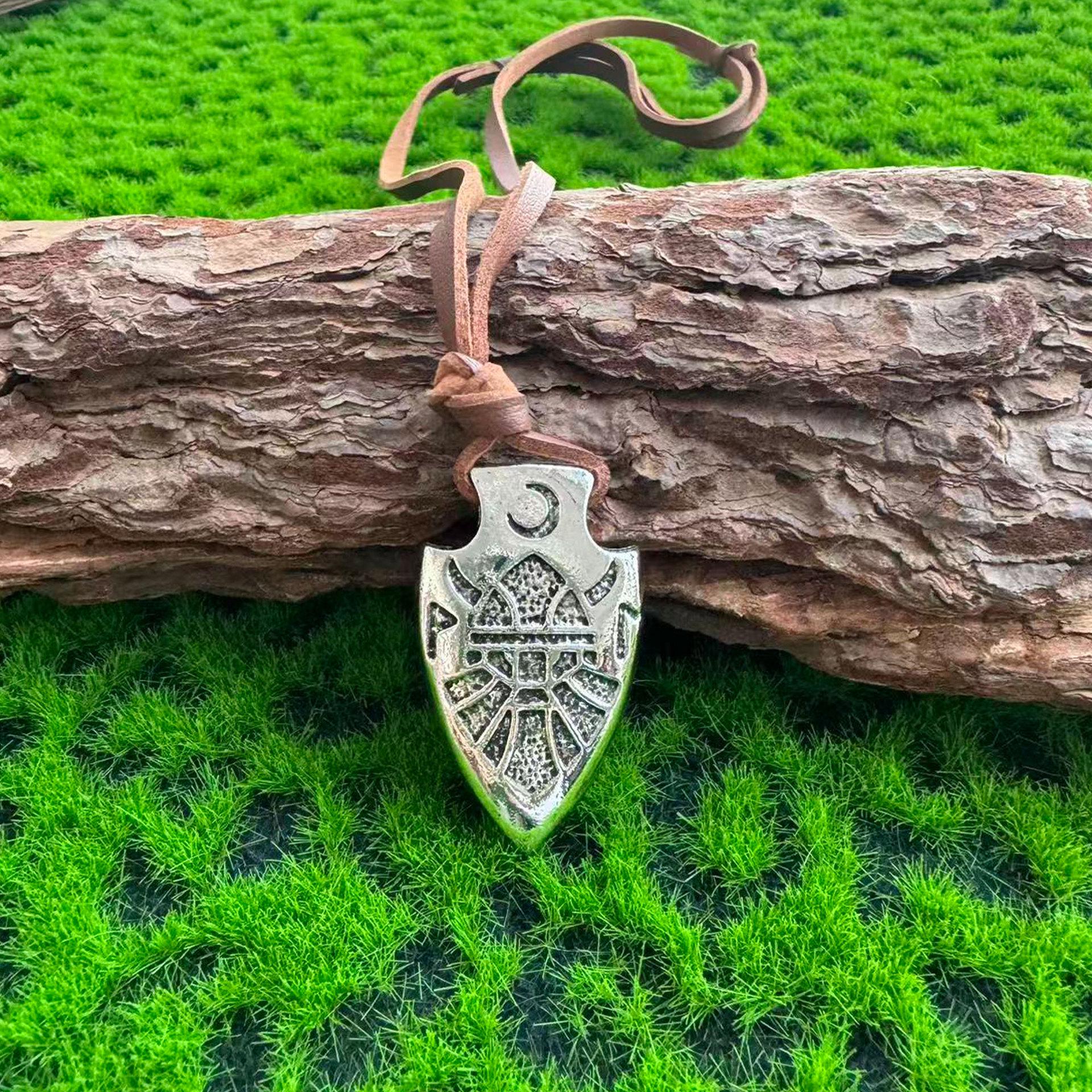 Viking Odin Rune Arrow Pendant Necklace - Trendy and Versatile Fashion Accessory A0846