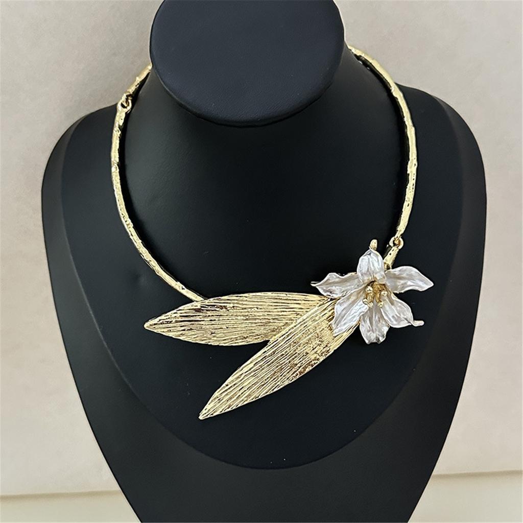 Tooxika Heavy Duty Exaggerated Design Metal Blade Oil Drop Warbler Tail Flower Collar Fashion Temperament Collarbone Chain Necklace