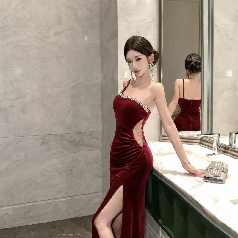 New Elegant and Sexy Velvet One-shoulder Evening Gown with Padded Cups Rhinestone Decoration High Slit Cut Out Mermaid Style Formal Party Long Dress