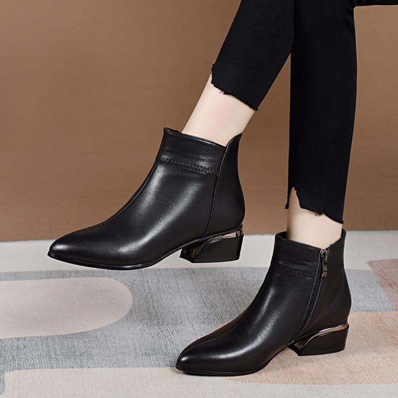 Flat-bottomed small short boots women's pointed new autumn and winter velvet leather boots comfortable and casual thick heel large size women's boots