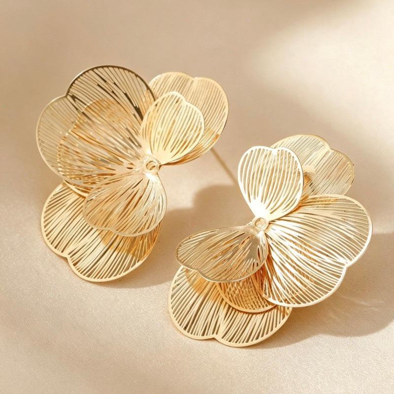 Elegant 3D Metal Petal Earrings: Niche Luxury for Banquets