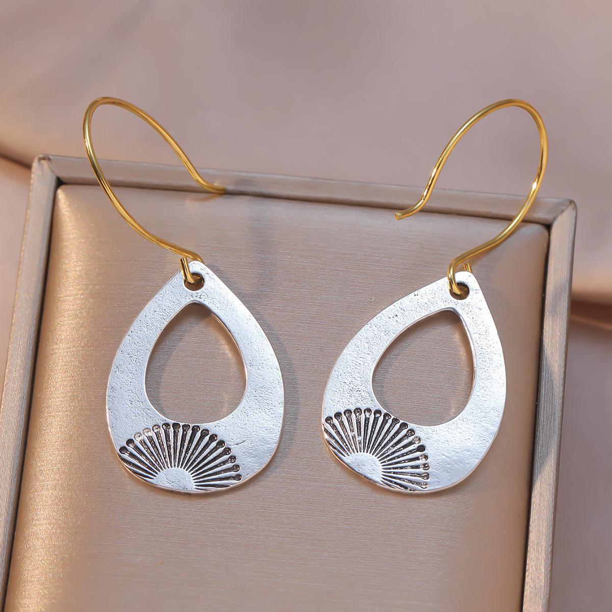 

Модные серьги-гвоздики для женских украшений серебряный