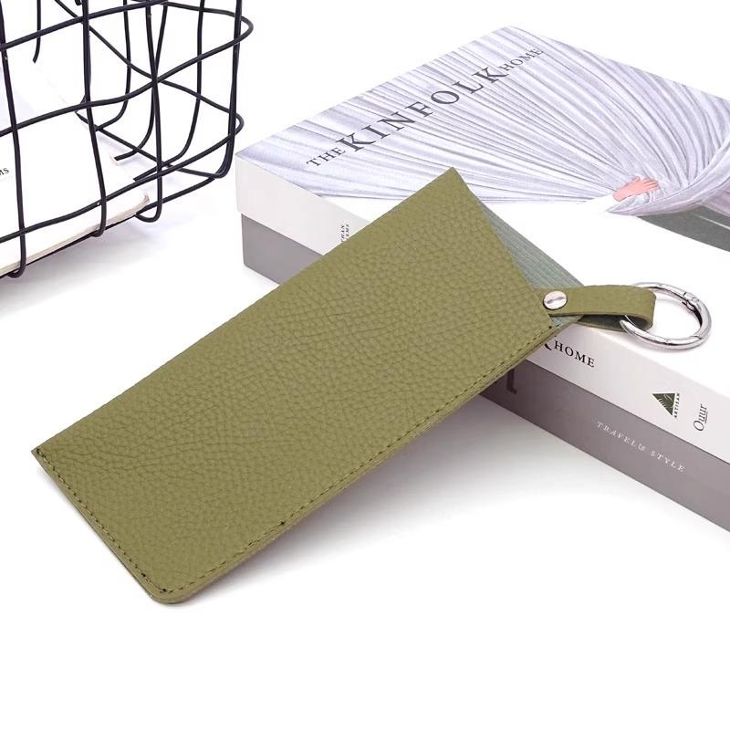 

TikTok Portable PU Sunglasses Case with Keychain - Simple Hanging Glasses Storage Bag