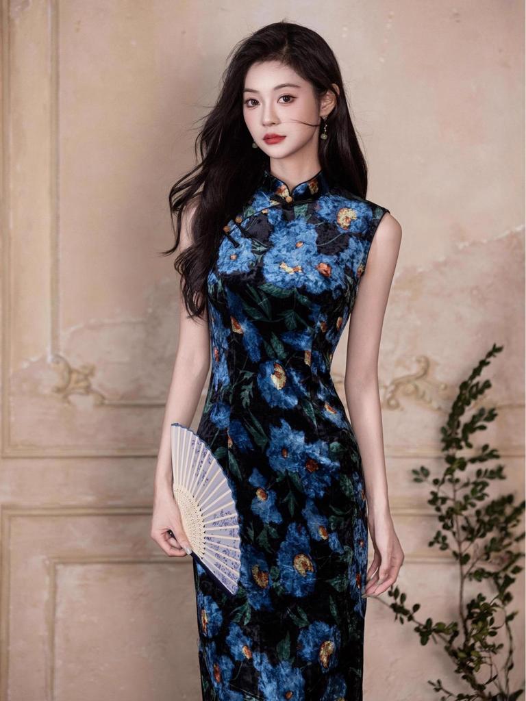 Autumn Retro Velvet Sleeveless Cheongsam Dress: Republic Era-Inspired, High-End Slimming Style