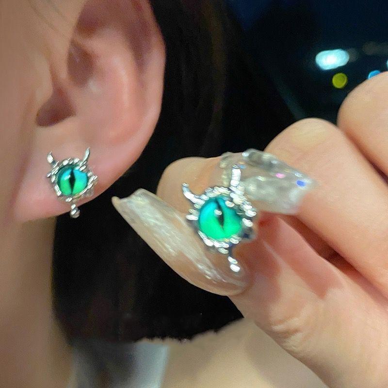 

Liquid Metal Blue Devil s Eye Dangle Earrings for Women Men Personalized Exaggerated Unisex Earrings Vintage Punk Jewelry Gifts зелений