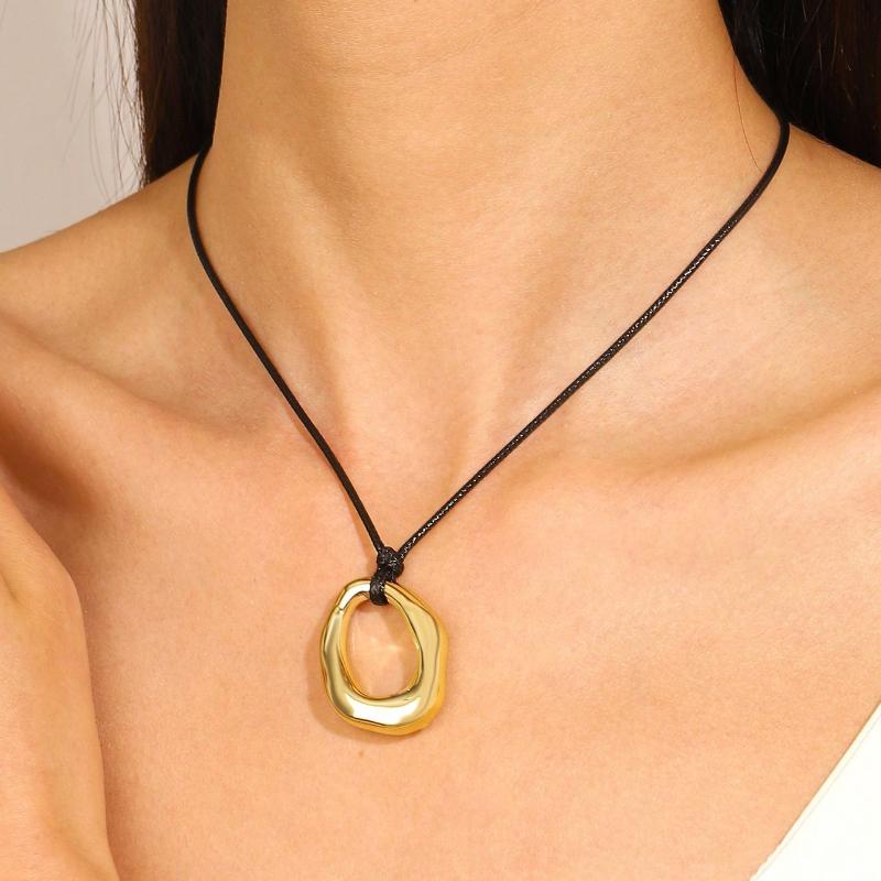 1 Stück Metallisch Ausgehöhlt Asymmetrisch Geometrisch Mehrere Elemente Herzförmiger Anhänger Kragen Halskette für Frauen Mode Lässig Straße Party Schmuck