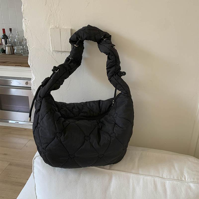 

Leisure Down Cott Bag for Women New Autumn Winter Large Capacity Love Embroidered One Shoulder Crossbody Bags Design Handbags (30cm<Max Length<50cm) чёрный
