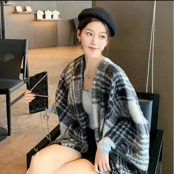 Yunnan Retro Tassel Shawl - Women's Autumn/Winter Cape Scarf for Travel & Vacation