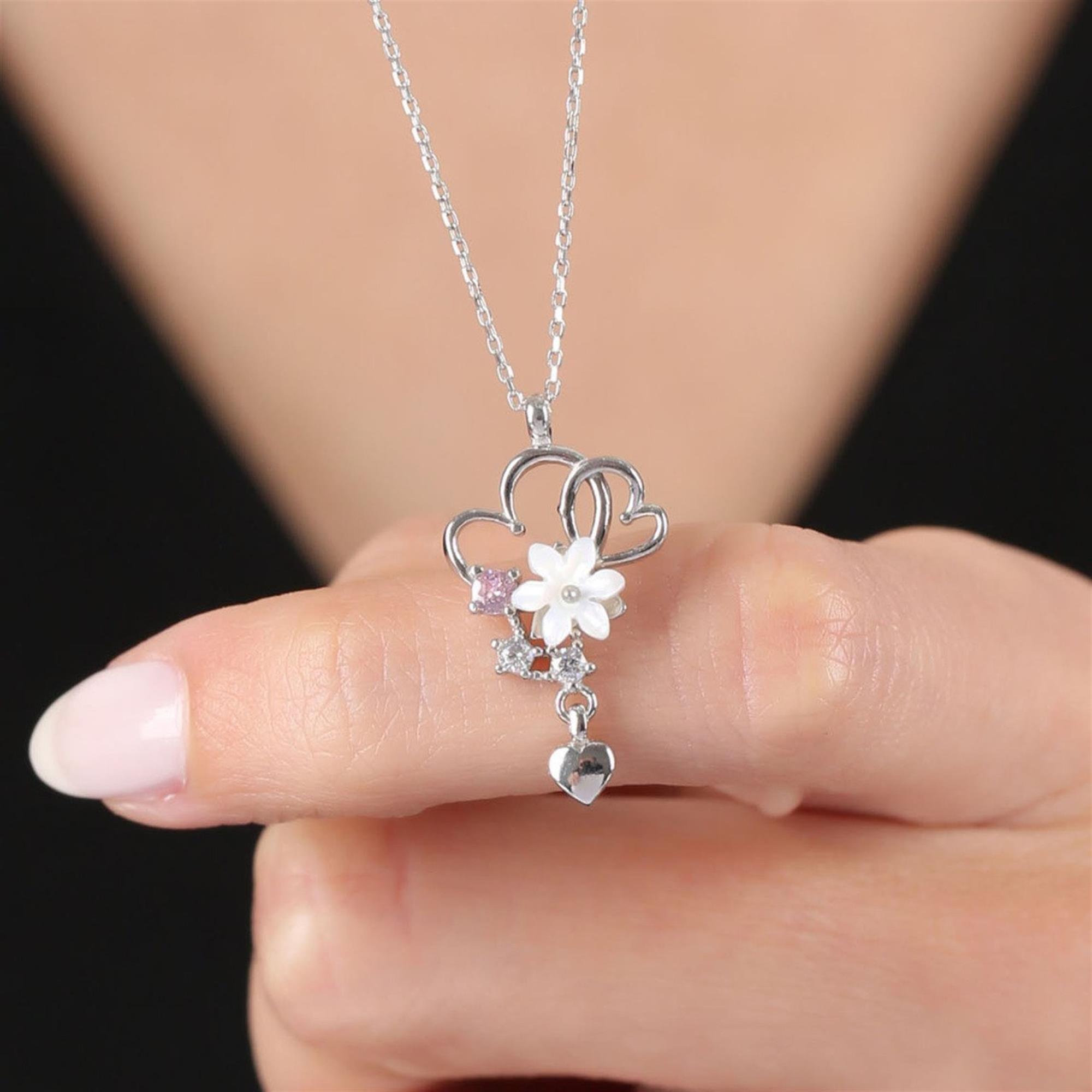 

Manolya Çiçeği Kalp Düğümü Flowers Gümüş Kolye