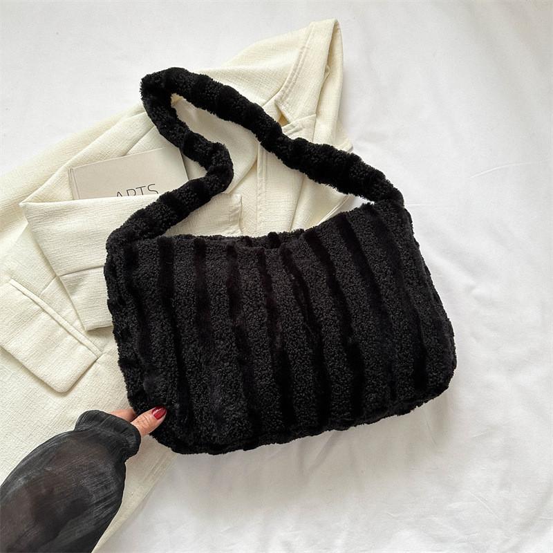 Trendy Soft Plush Shoulder Tote Bag For Women Ideal For Everyday Casual Use