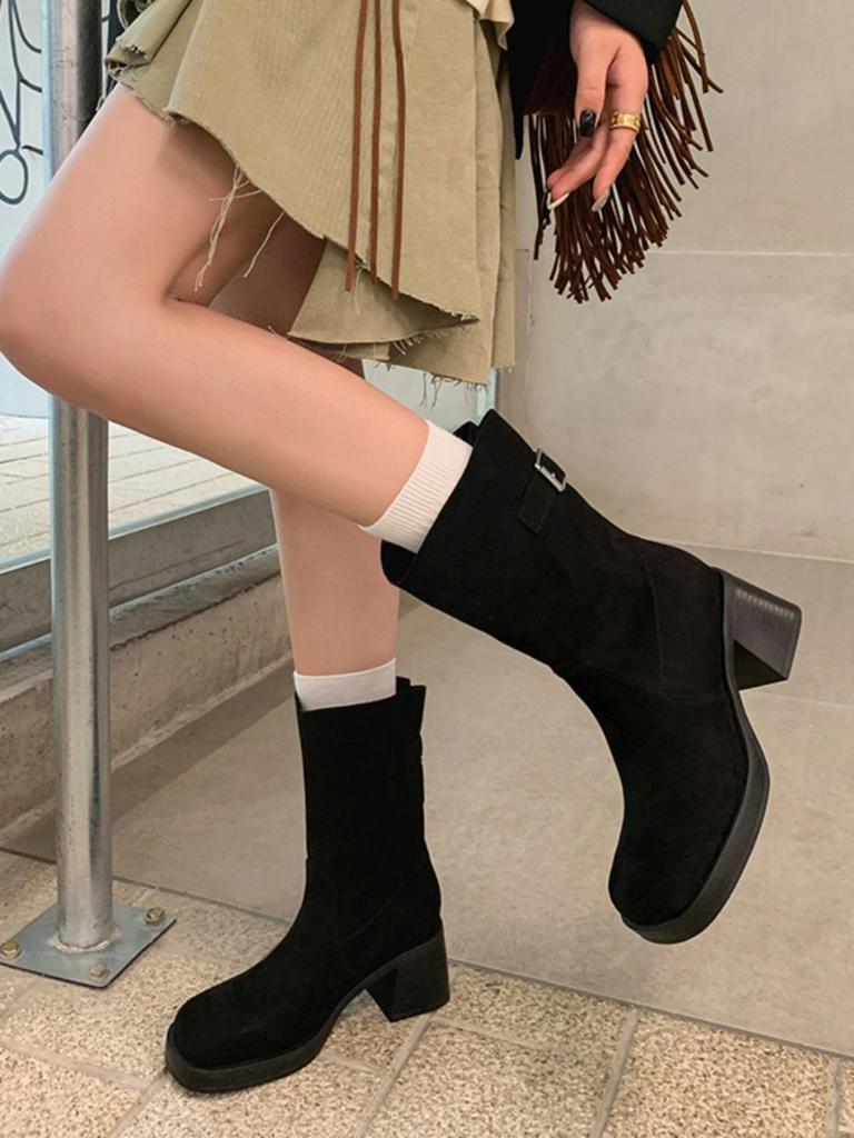 Internet Celebrity Explosion Autumn and Winter Super Fire Pile Boots Women's 2025 Flat-bottomed Short Boots Round Head Sleeve Explosion Tube Boots Ti
