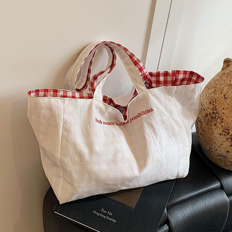 Frühling und Sommer Neue doppelseitige karierte Tragetasche mit großem Fassungsvermögen für Studenten, Pendler und Freizeit, Schultertasche