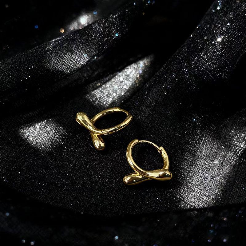 Simple Metal Cross Ear Buckle Fashion Trend Simple Earrings Women'S High Sense Versatile Cold Wind Ear Jewelry