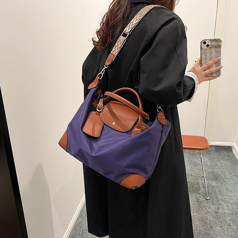 Nylonová látková taška dámská velkokapacitní nová podzimní a zimní všestranná taška přes rameno ležérní přenosná dojížděcí nákupní taška