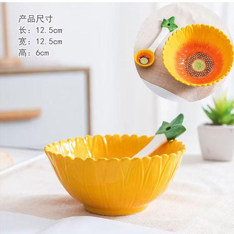 

Ceramic Fruit Salad Bowl with Spoon Cartoon Vegetable Tableware Eating Rice Bowl Serving Strawberry Bowl Noodle Bowls 300ml