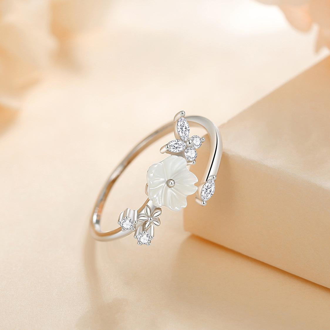 

Korean Style S925 Silver Flower & Butterfly Ring - Fresh Shell Design for Women, Fashionable INS Style, Ideal for Index Finger. Adjustable