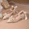 Schleife Feenstil Satin High Heels Damen Dicke Ferse Hochzeitsschuhe Braut 2025 Neu Herbst Ein-Wort Schnallenriemen Einzelne Schuhe