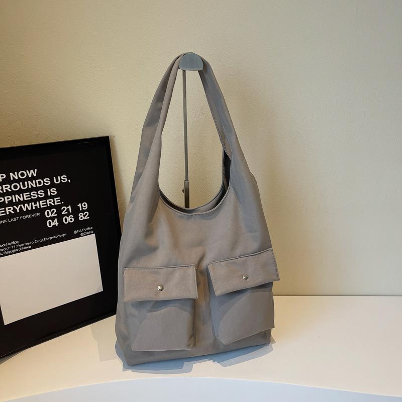 Commuter shoulder tote bag 2025 new niche design multi-pocket fabric high-end sense portable underarm bag women