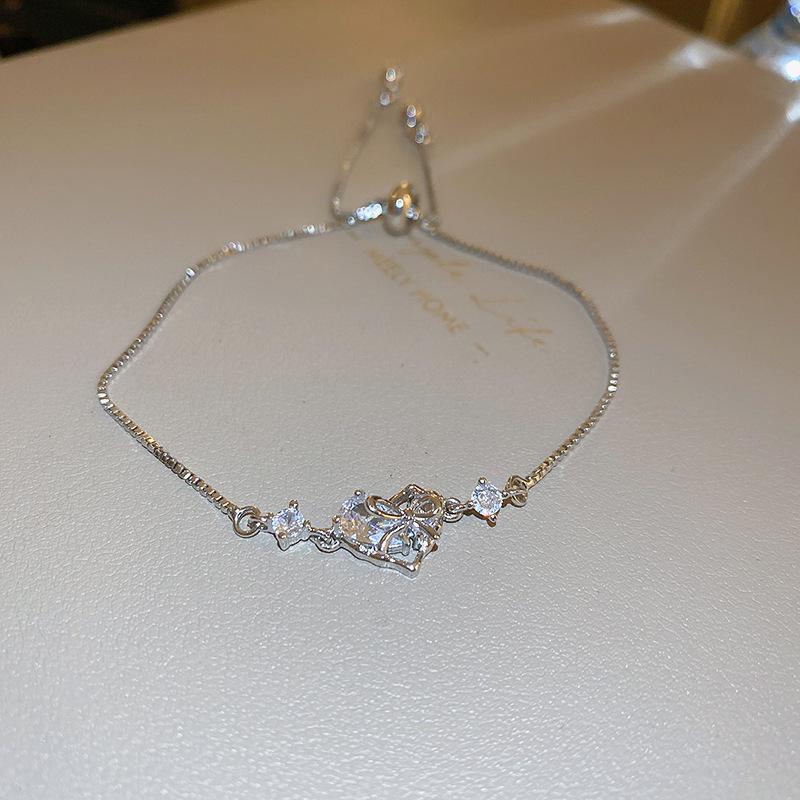 Gold-Plated Zircon Mother-of-Pearl Floral Bracelet: Elegant Luxury Design Jewelry