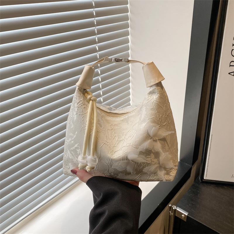 New Chinese style national style bag women's 2025 new trendy fashion super fire hand bag casual shoulder messenger bag