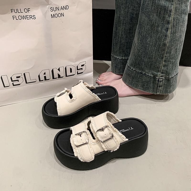 With cool slippers platform slippers women's summer wear 2025 beach casual skirt one-word tassel new