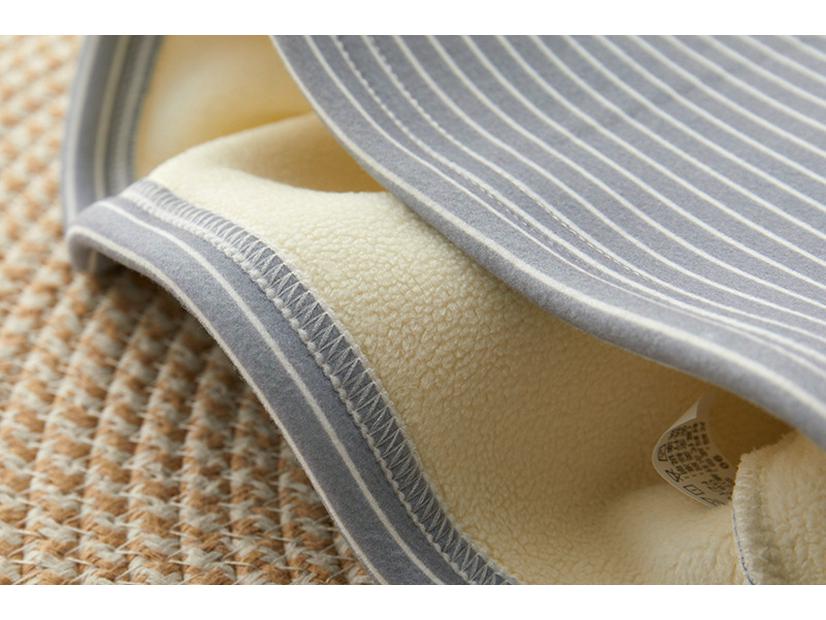 Kids' Fleece Turtleneck: Warm Long-Sleeve Top for Boys & Girls, Ideal for Autumn/Winter.