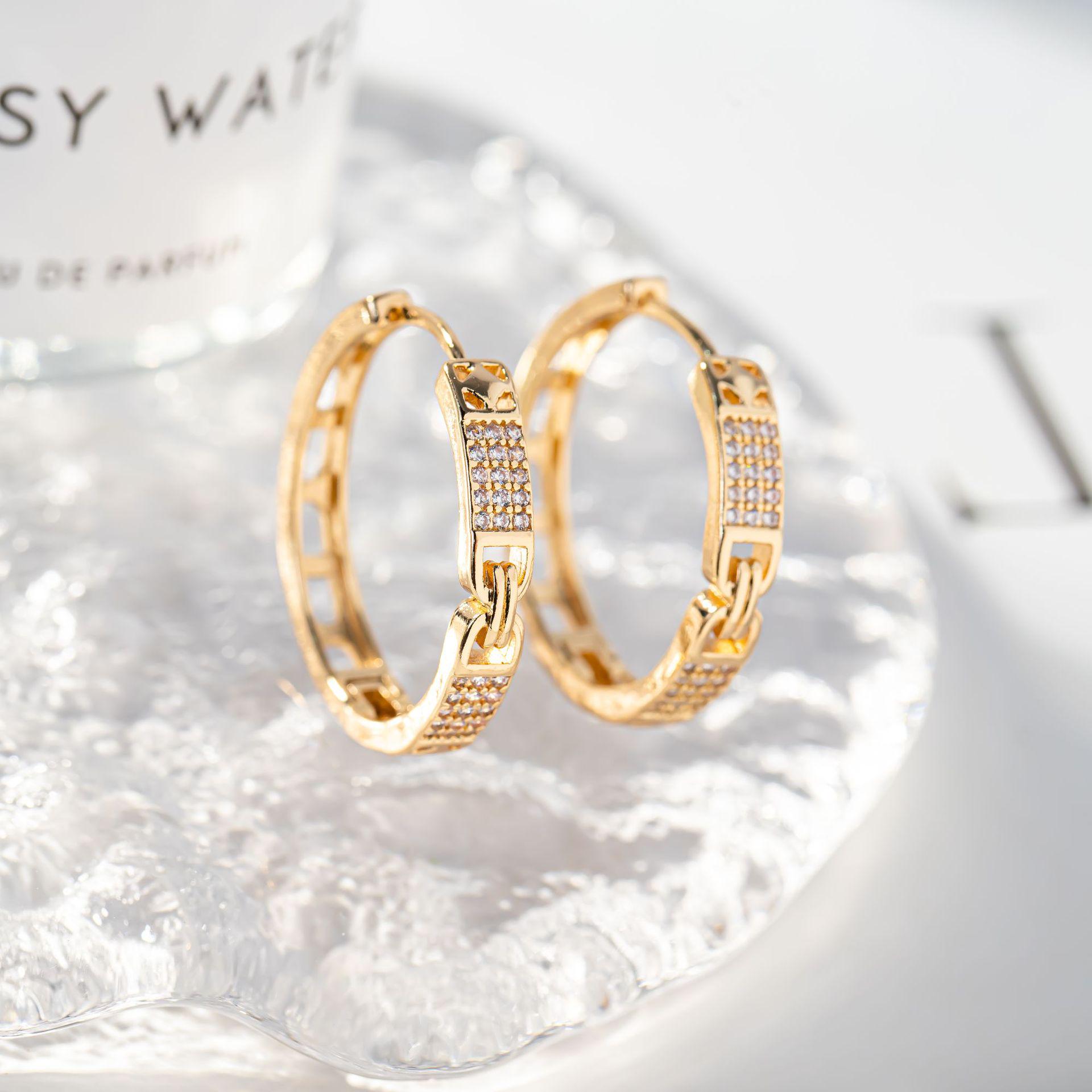 Women s French Light Luxury Rhinestone Chain Ear Cuffs - Fashionable, Exquisite, Trendy Korean Style with High-End Appeal.