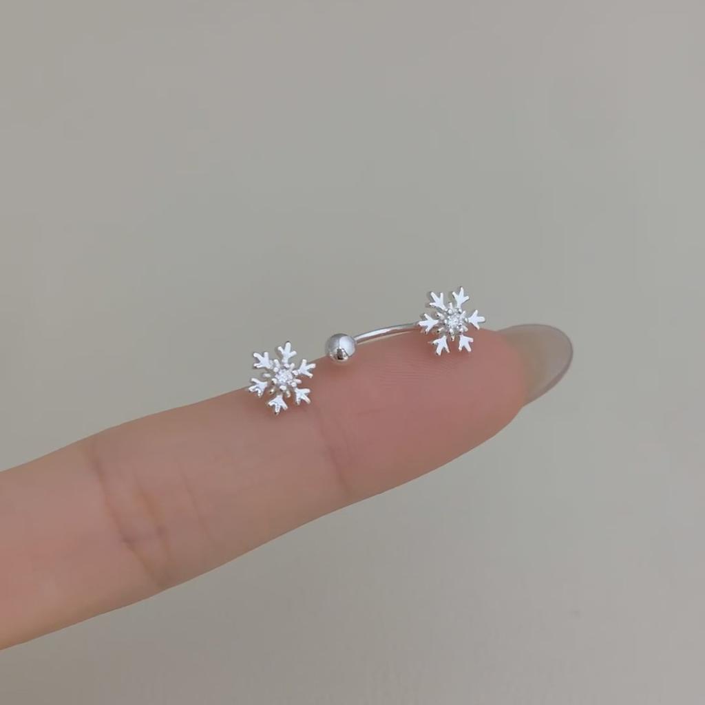 Minimalist Snowflake Cartilage Earrings For Women Fashionable Creative Fresh Christmas Studs Sleep Friendly Hypoallergenic Jewelry