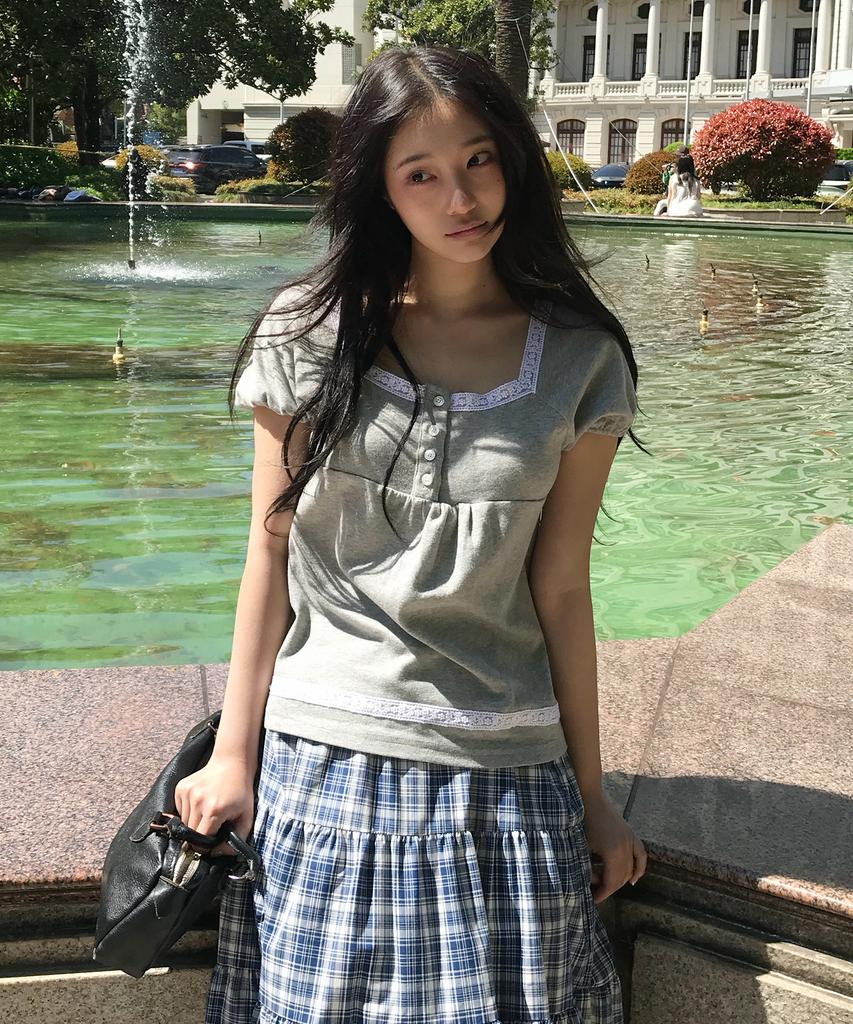LETTER FROM MOON Sorbet Square Neck Lace Short Sleeve T-Shirt (Gray)