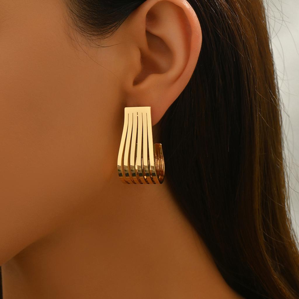Women's Earrings Geometric Curved Metal Electroplated Design Stud Earrings Versatile Ear Accessories