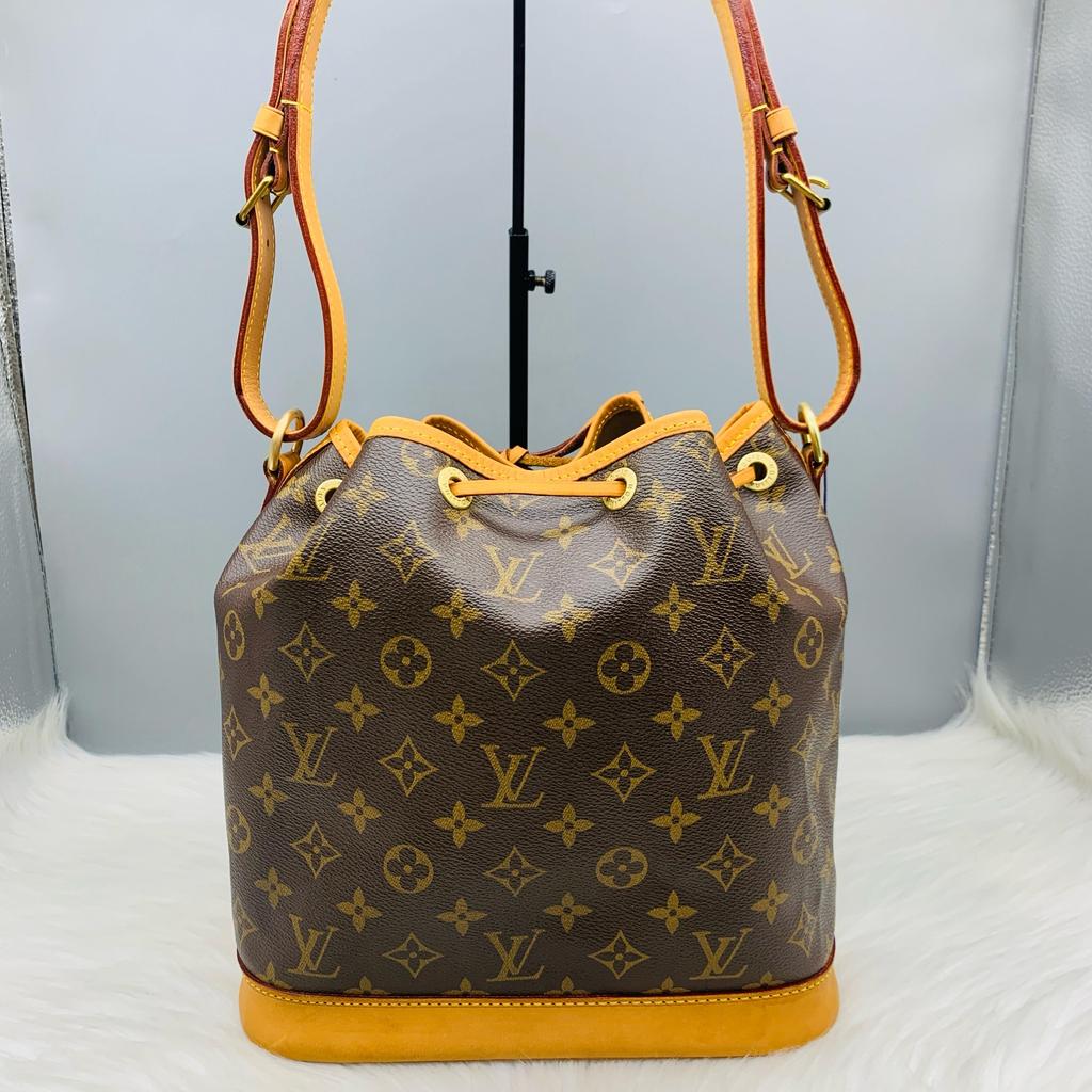 [Usato] Petit Noe Classico Monogramma Chiusura a Coulisse Tela Rivestita con Rifiniture in Pelle Borsa a Secchiello - Eccellente #RE4TMN
