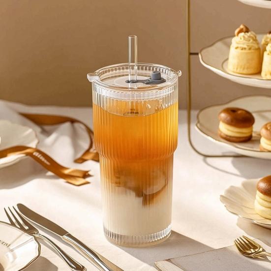 Ribbed Glass Tumbler with Lid And Straw, 560ml Capacity Iced Coffee Cup, Reusable Cold Drink Glass for Home, Travel Cup Fits Car Holder