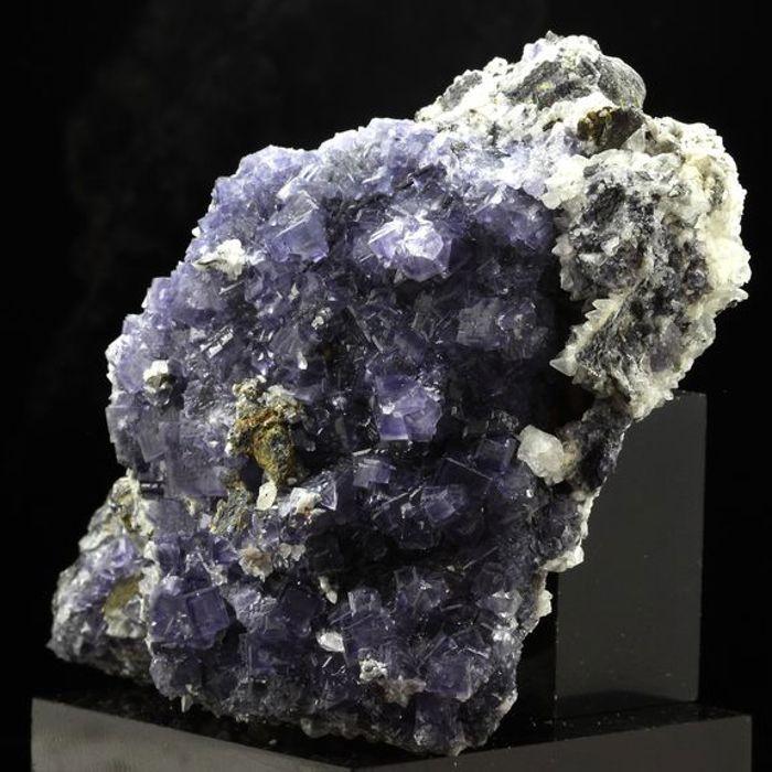 Pierres et Minéraux. Fluorite. 932.5 ct. Yanci, Igantzi, Navarre, Espagne.