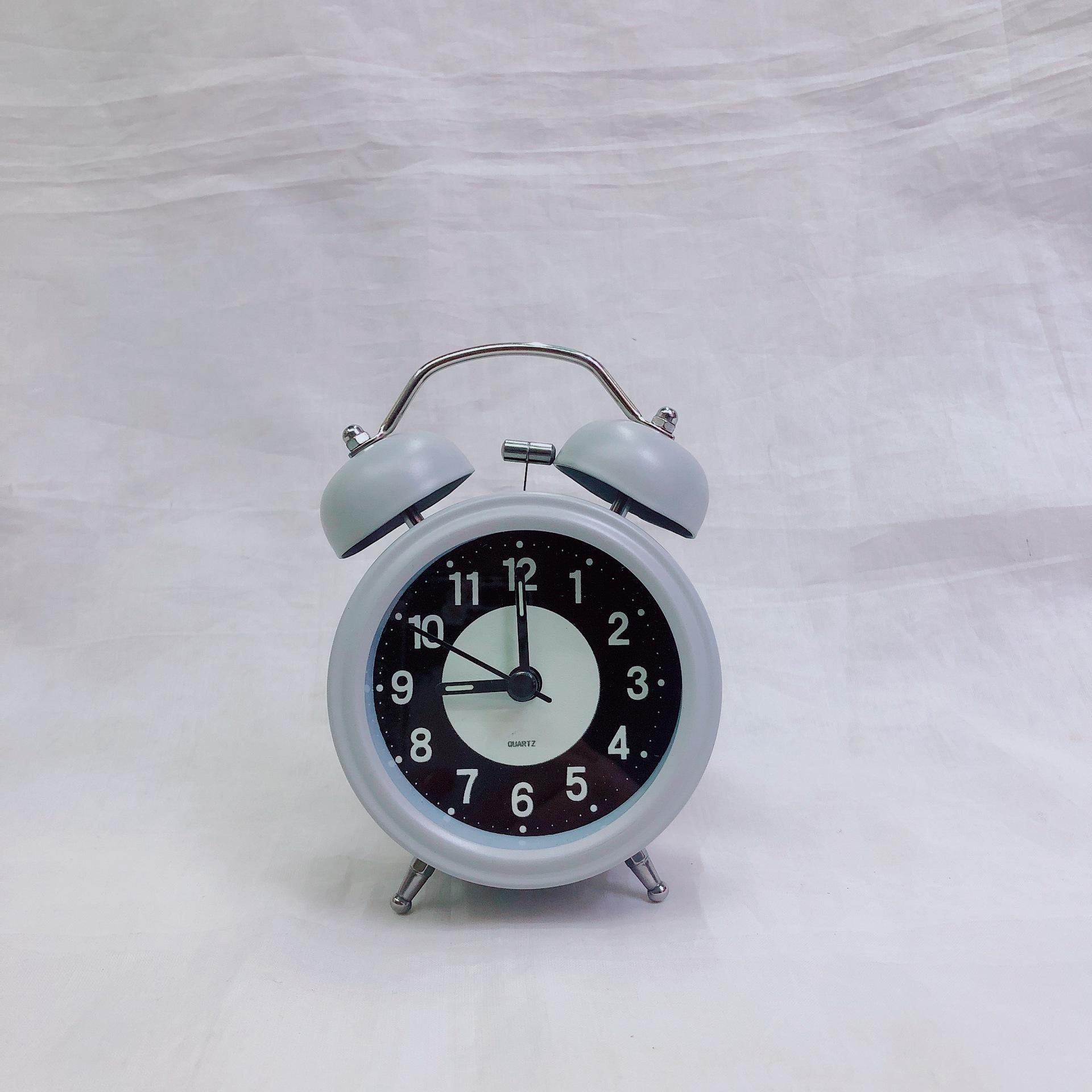 

3-дюймовый золотистый металлический железный кольцевой будильник конфетного цвета, студенческий подарок, настоящий светящийся, супер громкий звонок