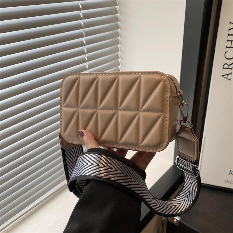 Summer new fashion casual diamond wide shoulder strap trend versatile simple shoulder messenger bag