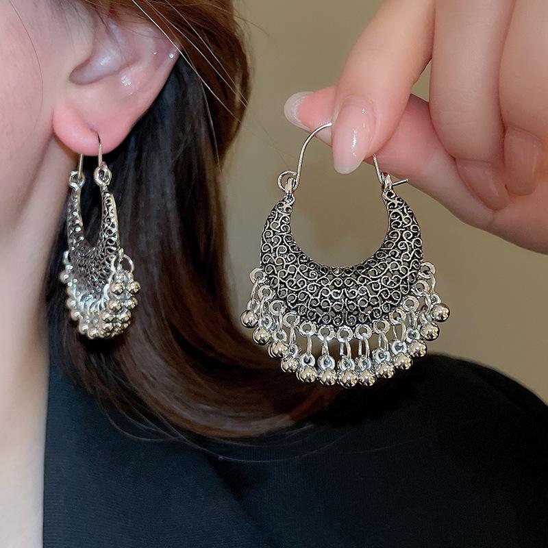 Retro Ethnic Bell Tassel Earrings: Exquisite, Fashionable Dangle Design with Light Luxury Appeal.