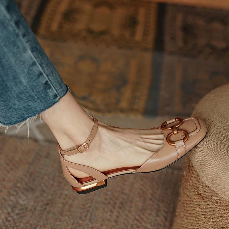 2025 New Square Head Soft Leather Korean Version Versatile One-word with Thick Heel Women's Shoes Summer Bag Head Flat Bottom Women's Sandals