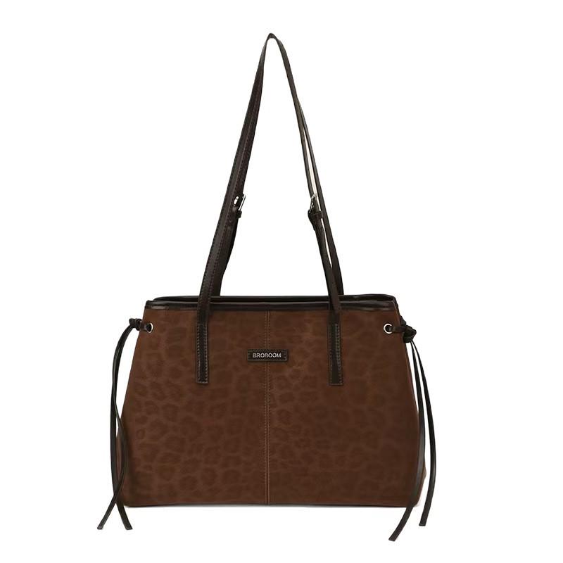 Women's Large-Capacity Retro Tote Bag - Versatile, Casual, Single Shoulder, Underarm Design for Autumn & Winter 2025 Work Commute.