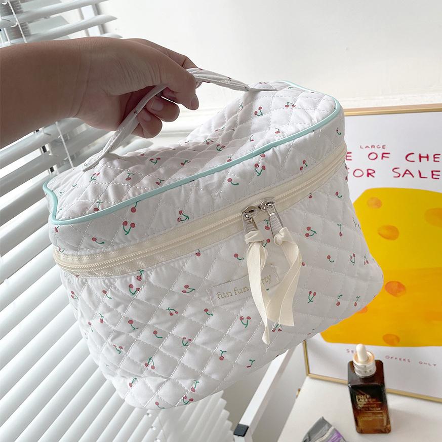 Einfache Große Kapazität Damen Kosmetiktaschen Süße Blume Weicher Stoff Reise Aufbewahrungstasche Mode Tragbare Weibliche Handtasche Geldbörse