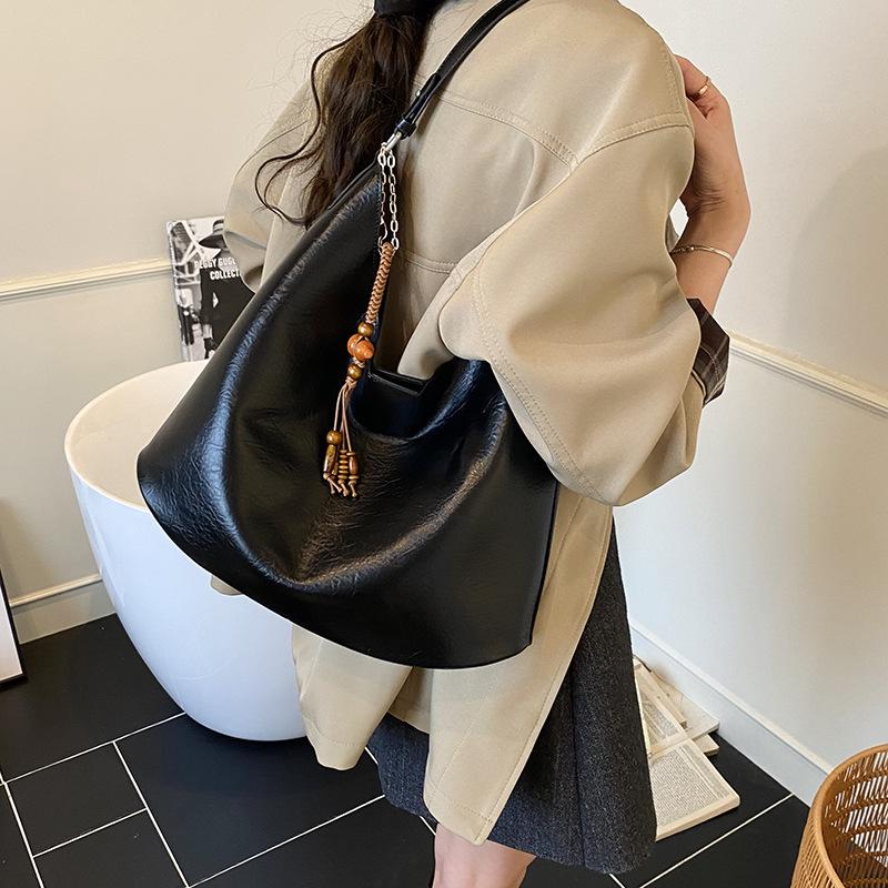 Popular Large-capacity Shoulder Bag Women's Autumn New Fashion Messenger Bag Commuter Tote Bag